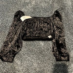 Brand new zara long sleeve crop!!